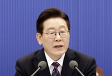 이재명 대통령 지지율 64%...지난해 7월 이후 최고치 기록