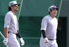 [B하인드★] 마법사 군단 휘젓는 김현수 매직, 난공불락 수원성은 가을에 멋지다