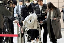 휠체어 타고 담요로 꽁꽁...'반포대교 추락' 운전자, 약물 질문에 침묵