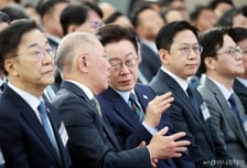 [속보]이재명 대통령 "현대차 새만금 투자 환영…규제·행정지원 문턱 파격적 낮추겠다"