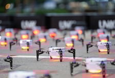 "장관이네" GD 무대 위 군무 펼친 K-드론…美 70% 삼키고 600억 잭팟