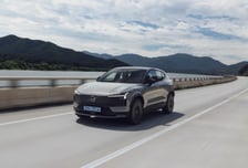 "볼보, 국산차보다 싸네" 3000만원대로 '뚝'...일주일 새 1000명 '우르르'