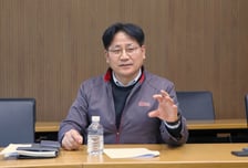 "타이어 넘어 로봇 발로"..금호석유화학 실적 떠받친 '이것'[R&amp;D인사이드]