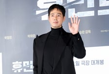 조인성, 사비로 극장 통째로 빌렸다…보육원 청소년 초대