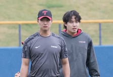 [포토] 박시원, 임찬규 다가오니 얼음