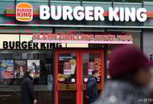 빵·설탕값 내려도 "고기값 버거워"…나홀로 '인상' 쓴 버거 속사정