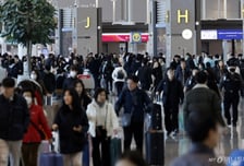 역대급 관광객, 지갑은 철벽…'인천공항 입성' 롯데·현대 전략은
