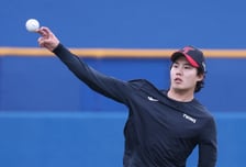 [포토] 임찬규 '날렵한 캐치볼'