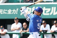 [포토] 박세혁 '이승엽 코치 앞에서 팡팡쇼'