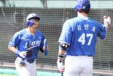 [포토] 김성윤 '선빵 날리고 왔어요'