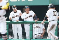 [포토] 이승엽 코치 '세 번째 득점이면 이겼다'