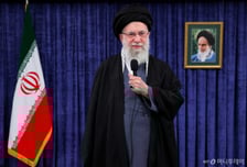 이란 최고지도자 집무실 근처 타격…로이터 "하메네이, 안전한 곳으로 피신"