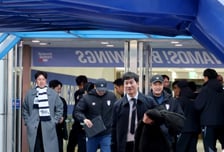 [포토]'첫날 내디딘' 이정효 감독