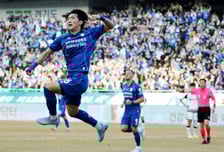 [포토]'이정효 감독 데뷔전 동점골 터트린' 박현빈