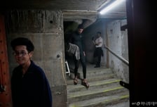 "레드라인 없다" 이란, 미국에도 반격…바레인 美 기지에 미사일 발사