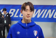 이정효 감독 '픽' 06년생 초신성... '역사적 K리그 데뷔' 김성주 "아직 부족해, 목표는 우승" [수원 현장]