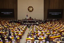 '대법관 증원법' 통과...민주당 사법개혁 3법 모두 본회의 넘었다