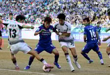 [포토]'두명이서 나한테 왜이래?' 김성주