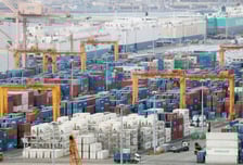 2월 수출 '역대 최대', 무역수지도 '최대 흑자'…반도체 슈퍼사이클 영향