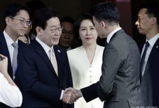 싱가포르 간 李 대통령 "집 사는 것 자유…이익 혹은 손해는 정부 정한다"