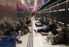 걸프국 호텔·공항까지 화염..."이란 선 넘었다" 격분, 최악 국면