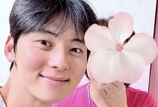 '황벽' 황민현, 군 복무 중에도 미담 제조…요양원 간호팀장 글 화제