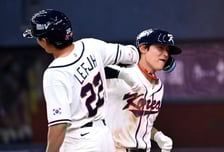 '영건' 김도영-안현민 때리고 '베테랑' 류현진-노경은이 막았다, 대표팀 한신과 3-3 무승부