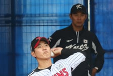 [포토] 조건희 '코치님이 보고 있다'