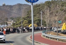 "저게 다 줄이야?" 단종 유배지, 어마어마한 인파...놀라운 '왕사남' 효과