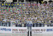 [현장+] 조국 "두 돌 축하 감사" …통합 무산엔 "자강해야 승리"