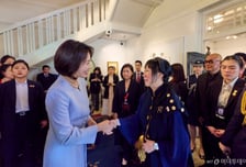 김혜경 여사, 싱가포르 '제주의 부엌' 찾아 "가슴 뭉클"…꽹과리 공연 동참