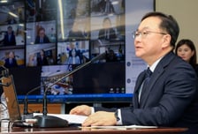 몰아치는 사법개혁, 속만 끓이는 사법부