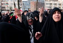 이란의 친미 전환?...주사위 던진 트럼프, 극과 극 시나리오