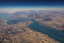 유가 초비상...이란 "호르무즈 지나는 선박 불태울 것" 경고