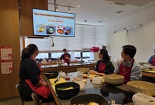 "흑백2 보고 왔어요"…한국 와서 김치 담그는 외국인들