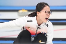 "영미~" 국민 유행어 남기고... '평창 은메달' 팀킴, 17년 만에 '아름다운' 해체 "각자의 길 간다"