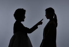 "애 두고 밥을 먹어?" 10시간 폭언한 시모...남편은 장인에 '욕설' 문자