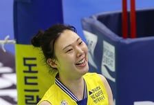 '굿바이, 거미 여왕' 양효진, 은퇴 선언 '19년 정든 유니폼 벗는다'... 현대건설 8일 영구결번식 진행 [공식발표]