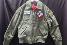 李대통령 탑건 점퍼 선물에 '3377' 뚜렷…무슨 뜻일까