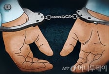 "위험하니 의자에 앉아달라" 했더니 버스기사 폭행한 60대, 구속