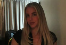 파격 '노브라 일상' 공개! 英 육상여신, 세계 신기록 세우고 '파격 행보'... 동료도 "마음의 준비 안됐는데" 경악