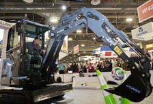 "1000달러씩 쏜다"…HD건설기계, 美에서 전기굴착기 조종 경연