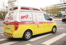 주차 브레이크 풀린 지게차에 치인 18개월 여아 결국 사망