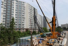 아파트 덮친 '항타기' 사고 재발 막는다…이중 안전장치 의무화