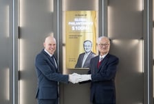 영원무역그룹 1억달러 기부 기념…월드비전에 기념 현판 세웠다