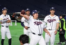 [포토]'미식축구공을 든' 노시환