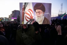 "사흘간 장례" 이란, 하메네이 추도식...후계자 모습 드러낼까?