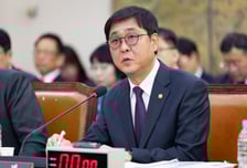 최휘영 장관 "국민 모두 올림픽·월드컵 시청해야…제도 보완 논의"