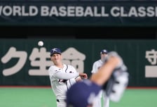 [포토]'1루로 볼 뿌리는' 위트컴