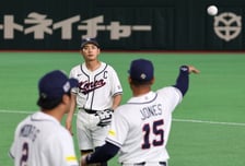 [포토]'존스와 캐치볼 하는' 이정후